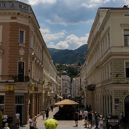 Apartman Lux & *