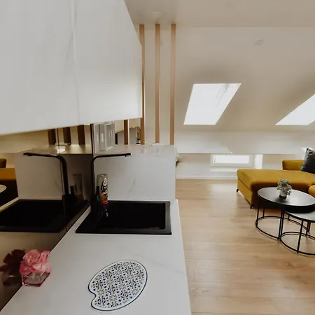 Apartment Lux & *